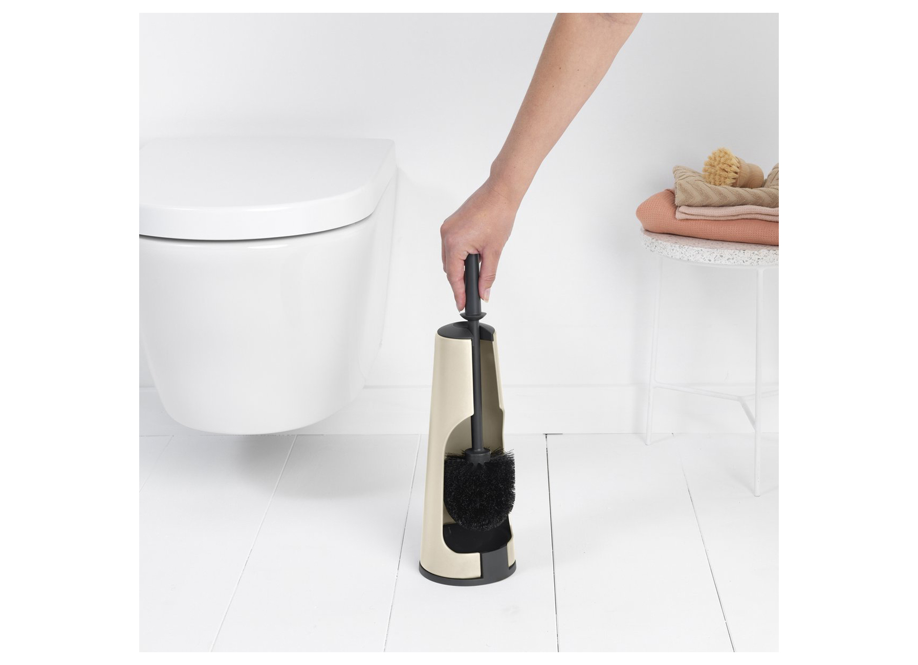 Brabantia Renew Brosse De Toilette Avec Support Soft Beige - sanitaire -  toilettes - accessoires de toilette - brabantia renew brosse de toilette  avec support soft beige